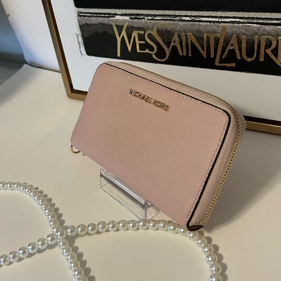 Michael Kors Pink Jet Set Zip around Wallet clutch 
Pebble Leather - Picture 4 of 10